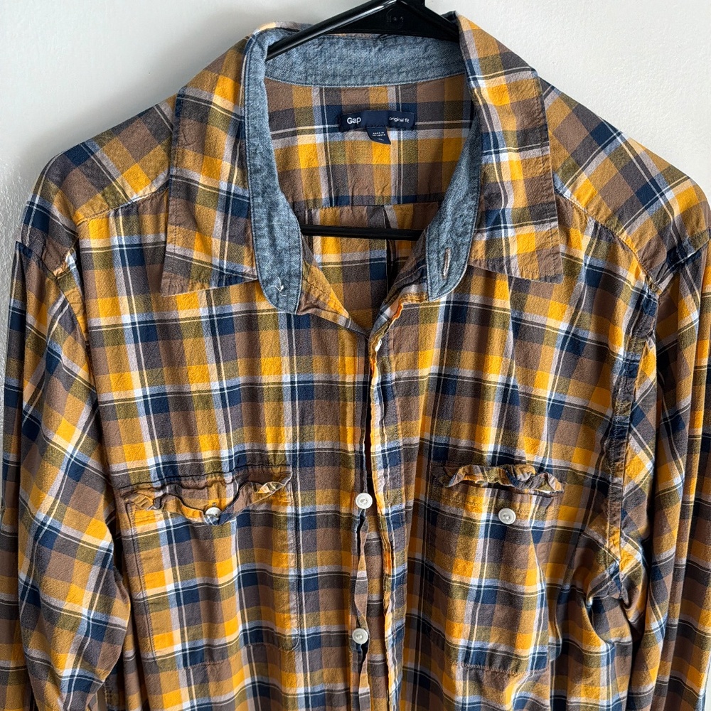 Men’s Gap Checkered Dress Shirt